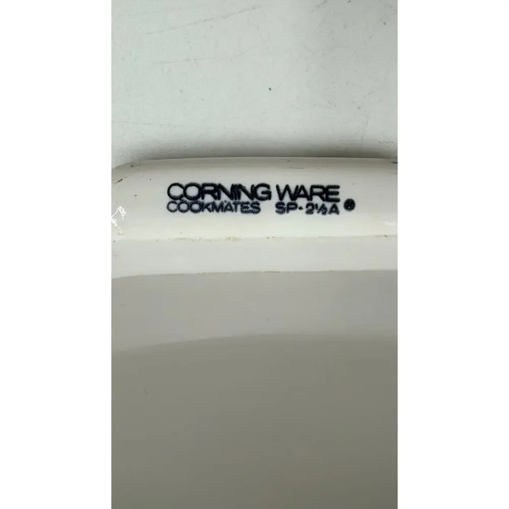 Vintage CorningWare Cookmates SP-2 1/2-A 2.5-quart casserole dish.
